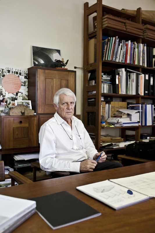 José Forjaz at his desk