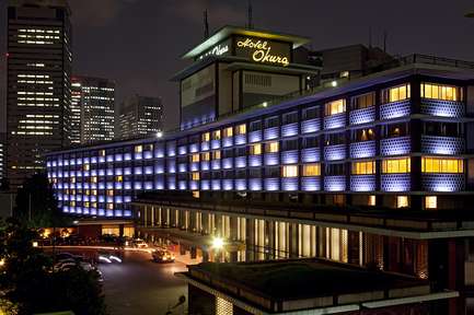 The main wing at night; the building was designed by Yoshiro Taniguchi and Hideo Kosaka and opened in 1962