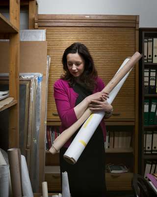 Archivist Sabine Brantl 