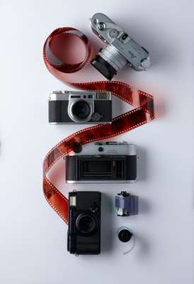 From top: a Leica MP 0.85, a Fuji Klasse W in silver, a Leica M7 0.72 and a Fuji Klasse W in black