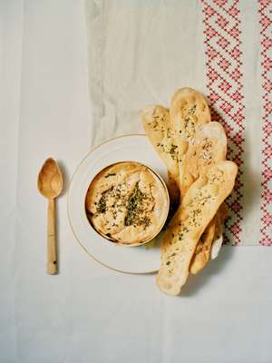 Baked vacherin with garlic and wine, and fennel and thyme crispbreads