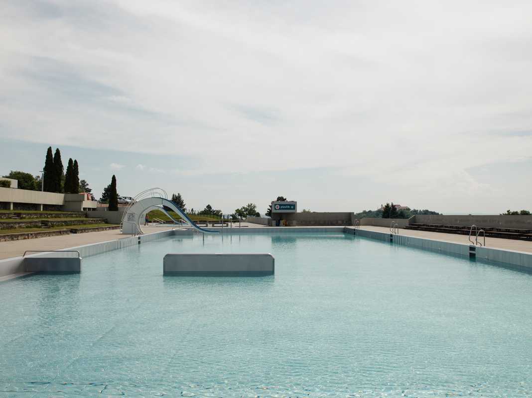 Kravi Hora swimming pool