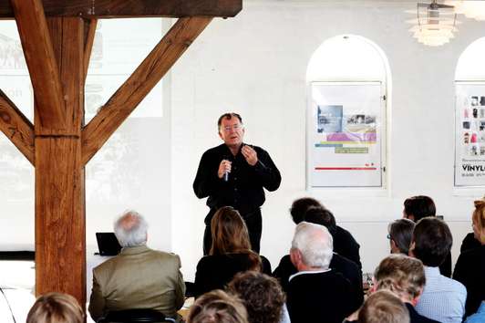 Gehl lecturing at his book launch