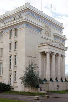 The Fondation Hellénique, complete with Ionic columns