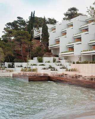 Modernist accommodation at the Four Seasons