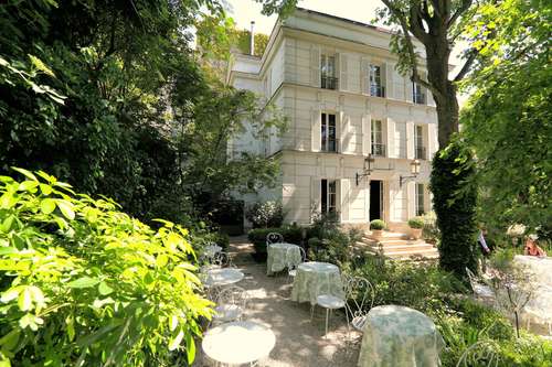 Les Trés Particulier, Paris