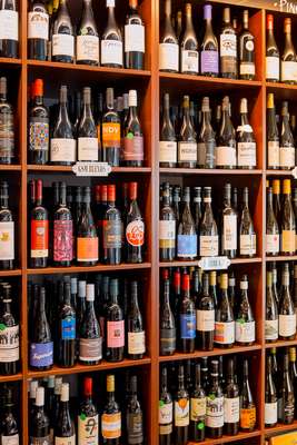 Brimming shelves at Bottega del Vino