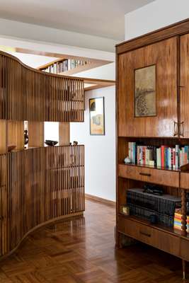 Curved bookshelf in the style of Oscar Niemeyer’s Copan building