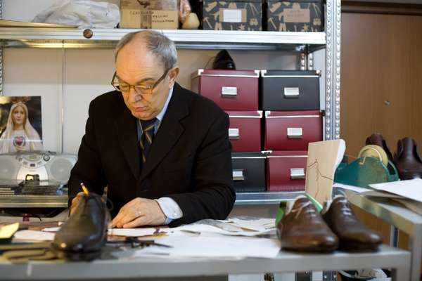 Manfredo Gazzani sketching designs in the Bontoni workshop