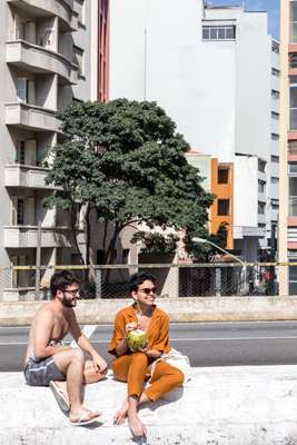 Taking it easy in Minhocão Park 