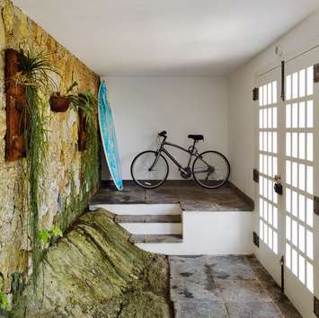 Entrance: Visitors are welcomed by a sheer rock-face and the requisite accessories of any self-respecting Rio resident - a bicycle and a surfboard