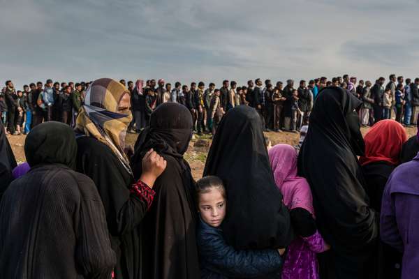 Civilians queuing for aid, Mamun neighbourhood, West Mosul