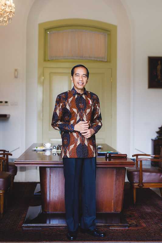 Joko Widodo at the presidential desk 