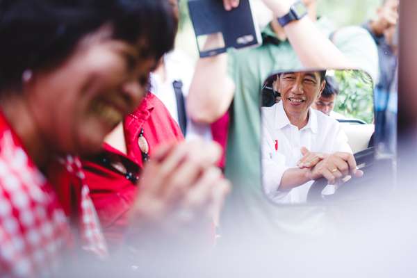  Joko Widodo, known as the people’s president, meets the public outside the presidential palace