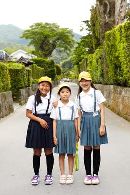 Schoolchildren visit the samurai gardens in Chiran