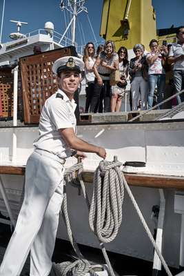 Families wave as the ‘Sagres’ leaves the dock