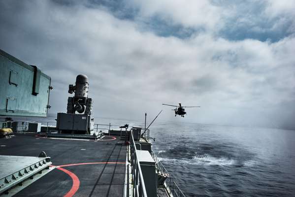 A helicopter lands on the frigate ‘Vasco da Gama’ 