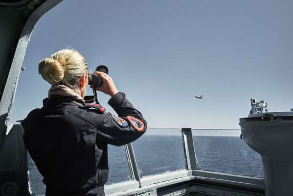  A sailor on the ‘Bérrio’ keeps watch during a simulated aircraft attack 