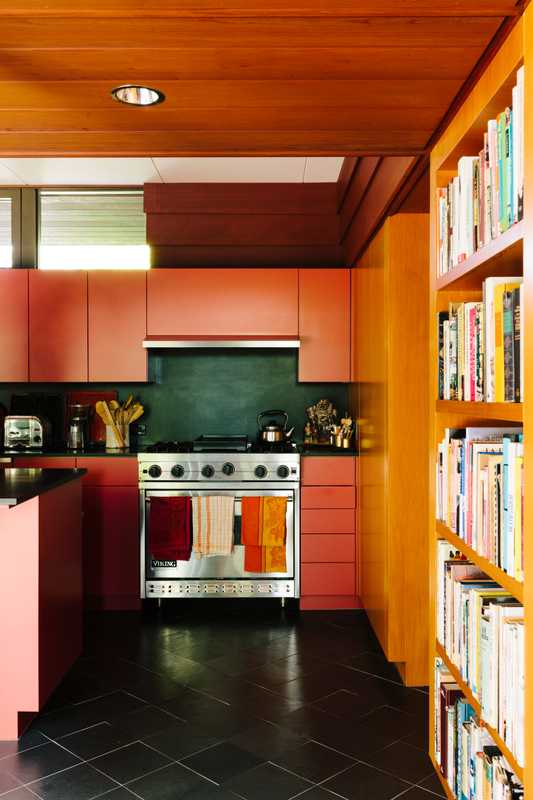 For their kitchen the Mabes repurposed the Cherokee red of Harris’s original front door