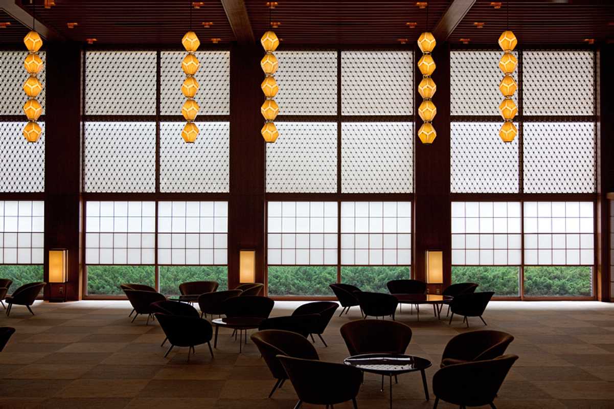'Shoji' paper and 'tategu' handmade wooden screens in the lobby of the main wing, with famous pendant lights