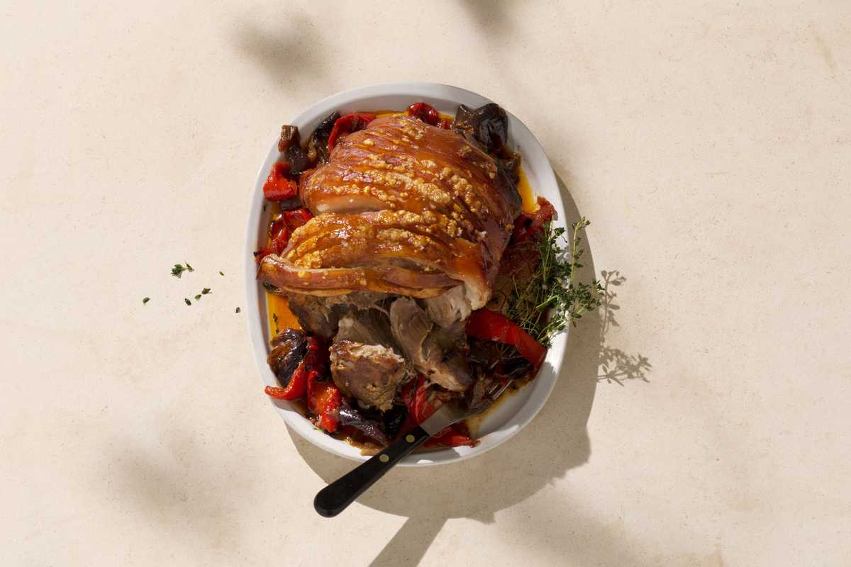 Pebronata: slow-cooked pork shoulder with thyme and peppers