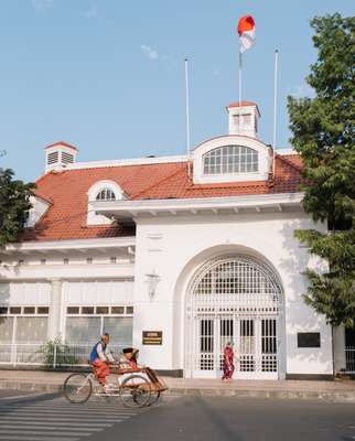 Entrance to C20 Library & Collabtive