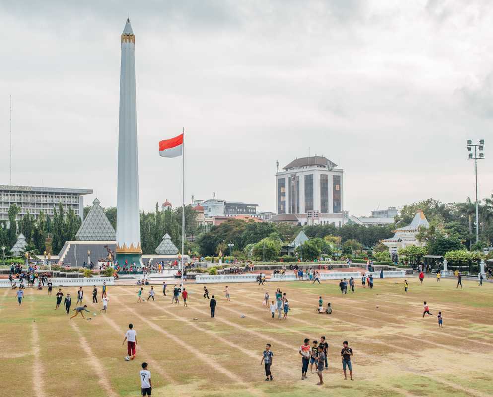 Sunday morning at the Tugu Pahlawan, commemorating the city’s battle against the British in 1945