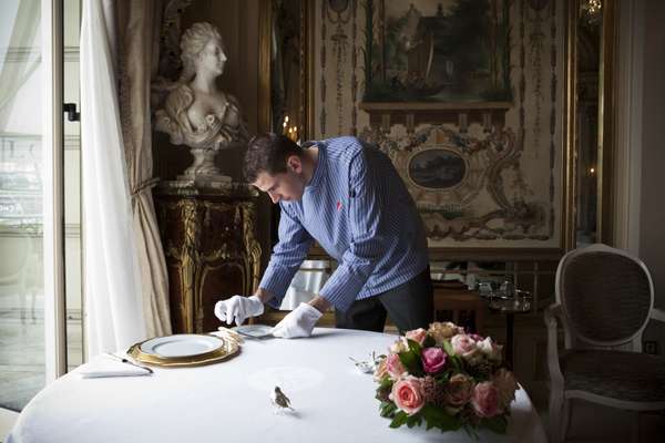 Preparing the tables at Le Louis XV