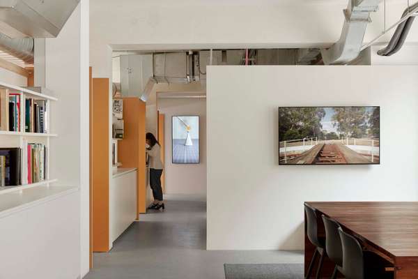 Studio Round HQ by Design Office