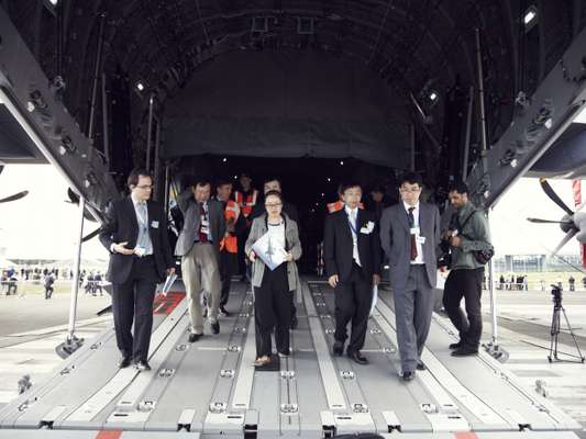 Delegation leaving the Airbus A400M Atlas