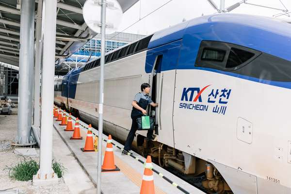 Testing the KTX bullet train