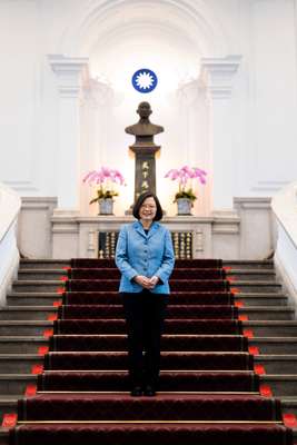 Tsai in front of a statue of  Dr Sun Yat-sen, founder of the Republic of China