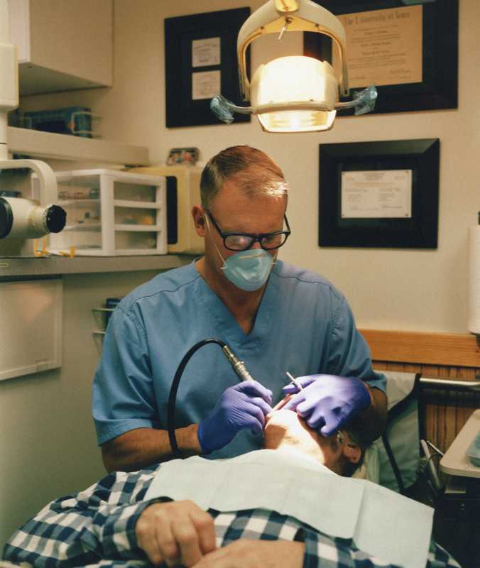 Dentist Thomas Roemer
