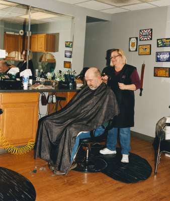 Barber Terri Gaines at Iowa 80