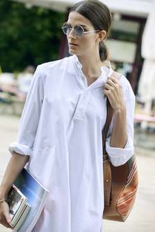 Shirt dress by Connolly, sunglasses by Oliver Peoples pour Alain Mikli, bag by Loewe, bracelet by Saskia Diez