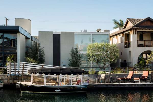 Frank House on the Rivo Alto canal in Naples