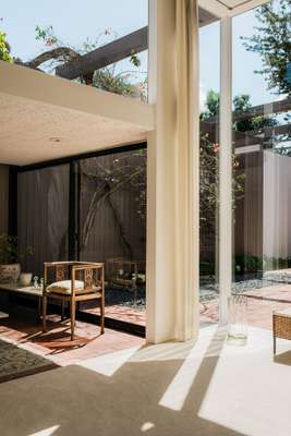 Outdoor-indoor interplay and a view of the ‘cave’ extension in the Killingsworth residence