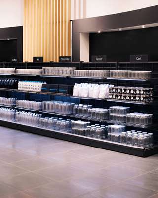 Well-stacked shelves in Wanzl’s demo shop