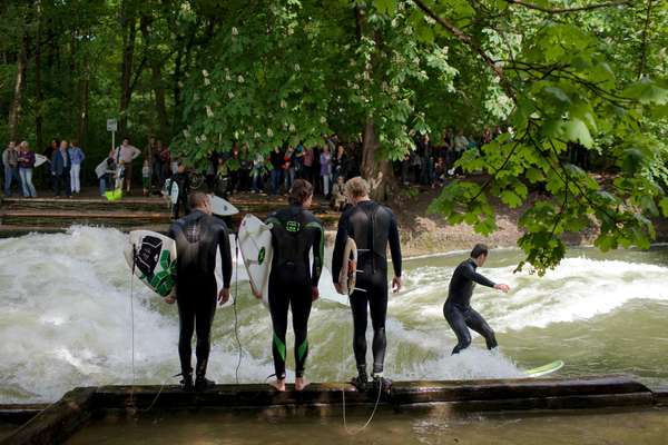 Surfers at the English Garden 