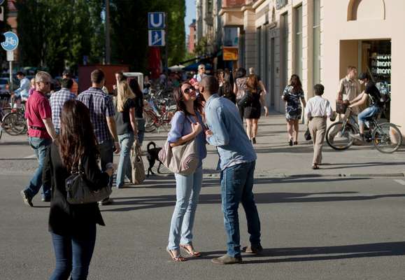 A quick hello on Leopoldstrasse