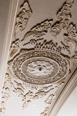 Plaster decoration in the Rainbow Ball Room