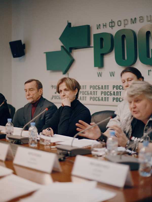  Activists Lev Ponomarev (left) and Zoya Svetova