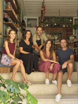 (From l-r) Marisa and Marta Fonseca, Carlos Duarte, Tânia Fonseca and Isaac Almeida 