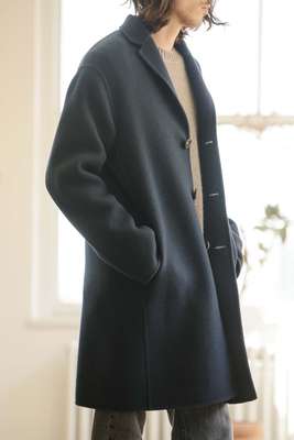 Cashmere coat and crewneck sweater 