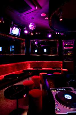 Seating 24 people, Amour’s Room C features red velvet tables, a DJ booth and a glass stage surrounded by mirrors