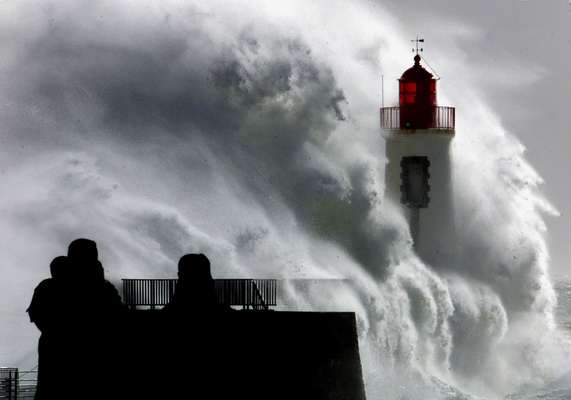 6 November 2000: wave hitting Les Sables D’olonne lighthouse during a storm