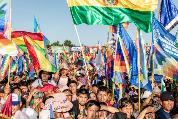 Morales supporters flock to the Deportivo Español stadium in Buenos Aires