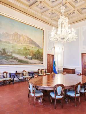Meeting room in Palazzo Begni, overlooked by a scene from Sammarinese history