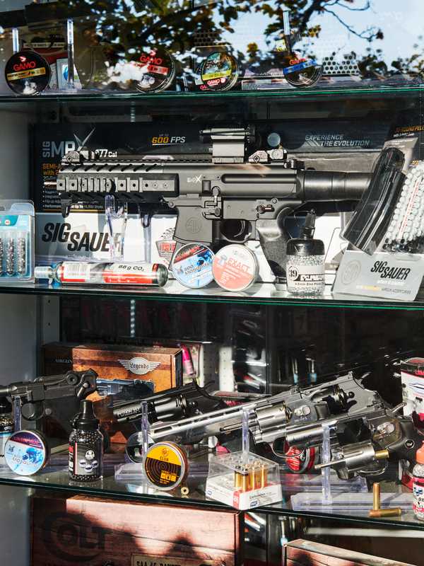 Replica-gun shops are better armed than San Marino’s military