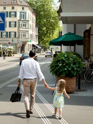 School run on Seefeldstrasse